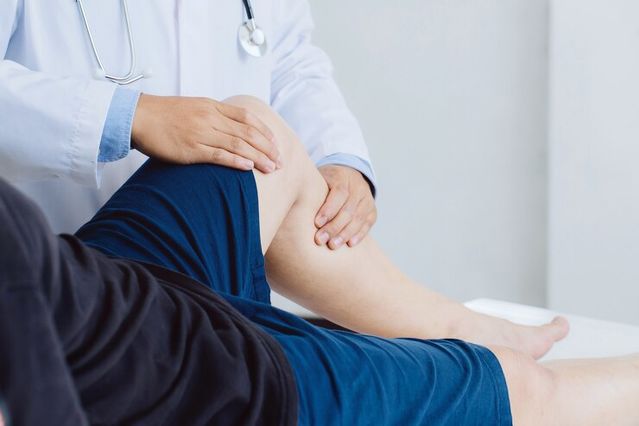 physiotherapist-doctor-working-examining-treating-injured-leg-male-patient-giving-exercising-leg-treatment-male-patient-physio-clinic_38391-1188.jpg